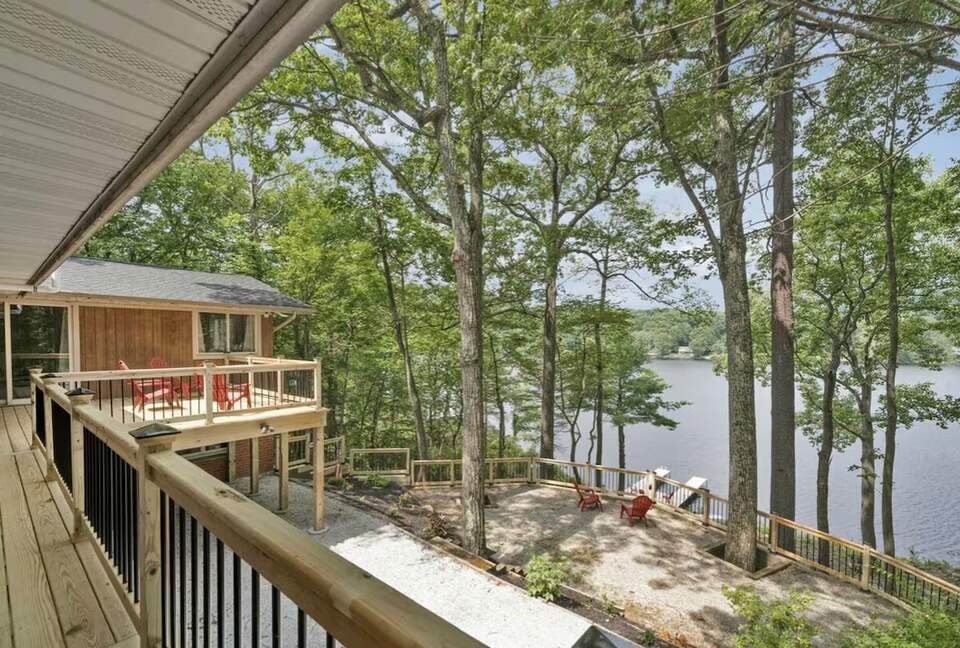 Peaceful Family Retreat on Lake Owassa - Newton, New Jersey