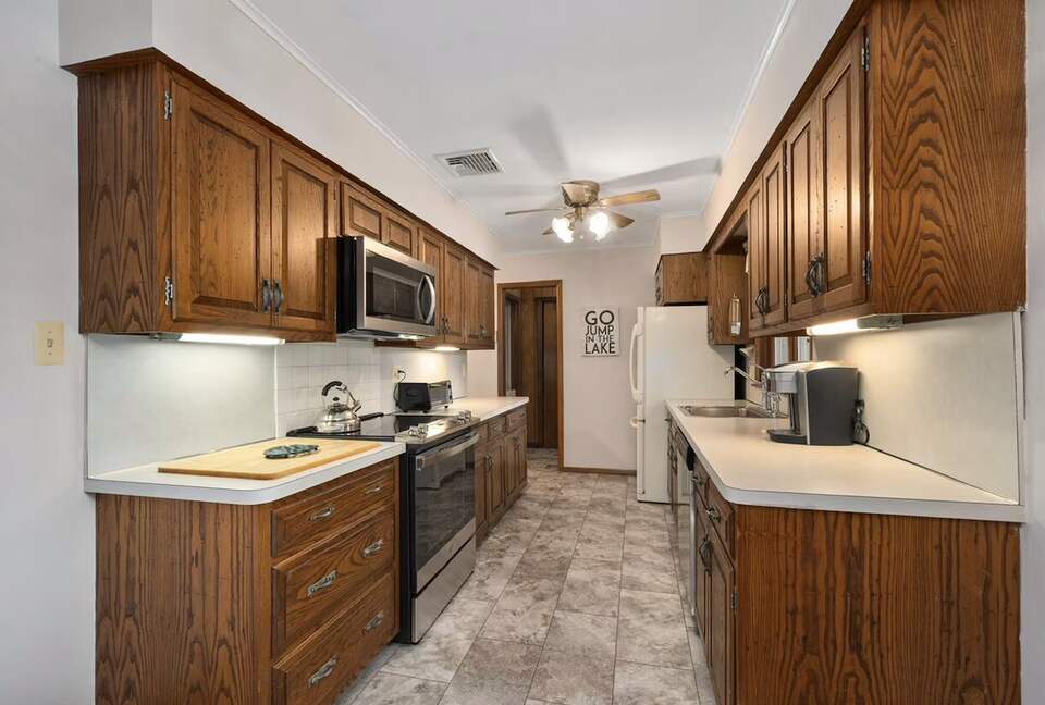 Peaceful Family Retreat on Lake Owassa - Newton, New Jersey