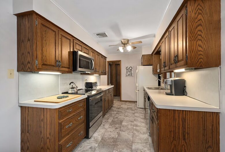 Peaceful Family Retreat on Lake Owassa - Newton, New Jersey