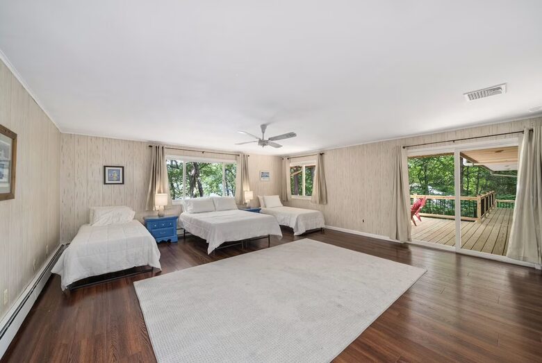 Peaceful Family Retreat on Lake Owassa - Newton, New Jersey