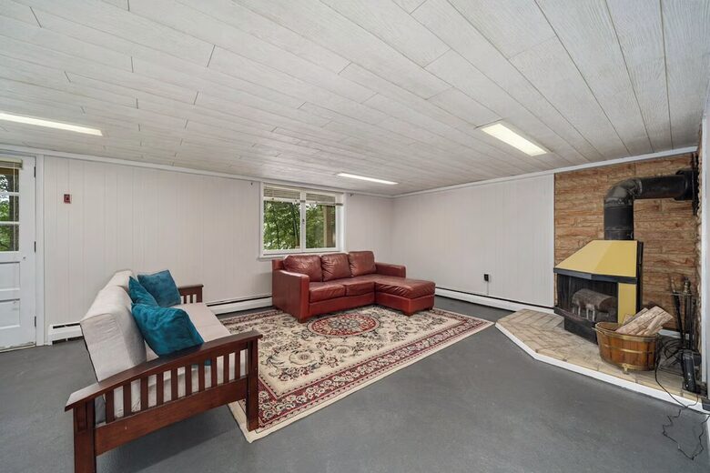 Peaceful Family Retreat on Lake Owassa - Newton, New Jersey