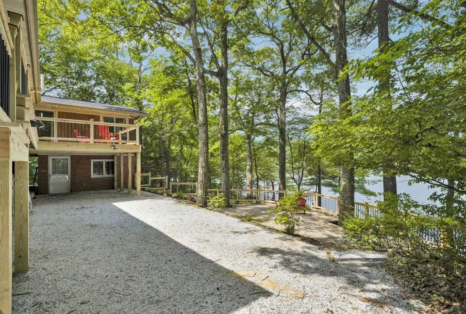 Peaceful Family Retreat on Lake Owassa - Newton, New Jersey