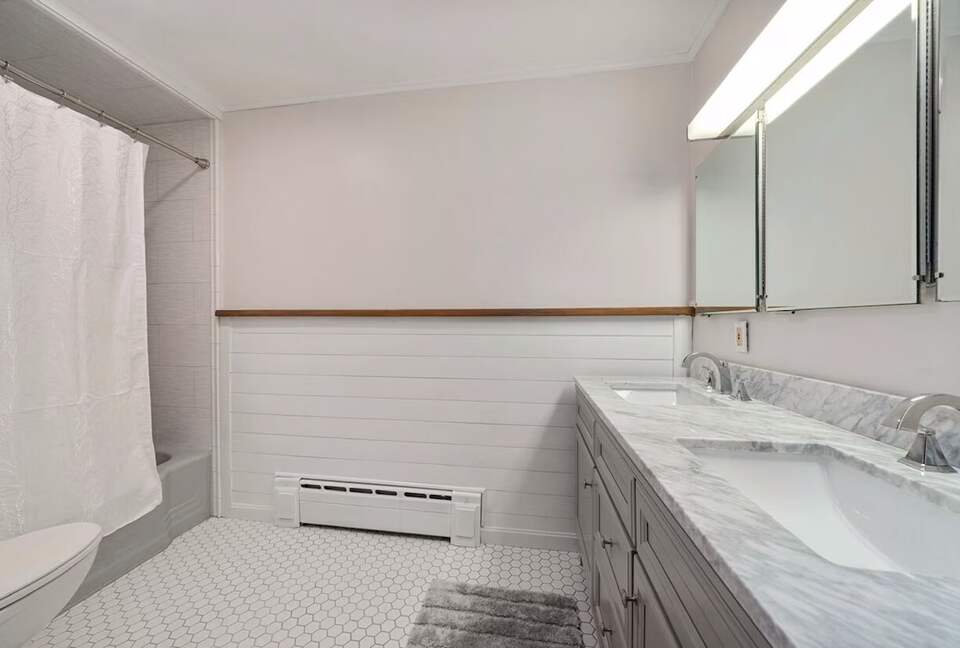 Peaceful Family Retreat on Lake Owassa - Newton, New Jersey