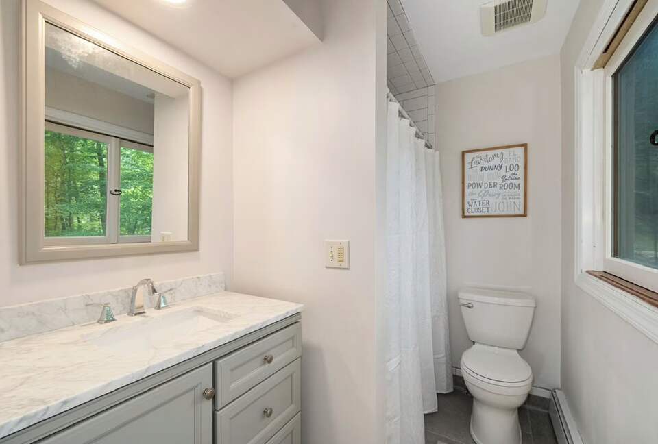 Peaceful Family Retreat on Lake Owassa - Newton, New Jersey