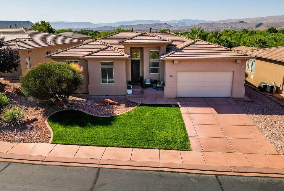 Red Rock Escape with Private Pool - St. George, Utah