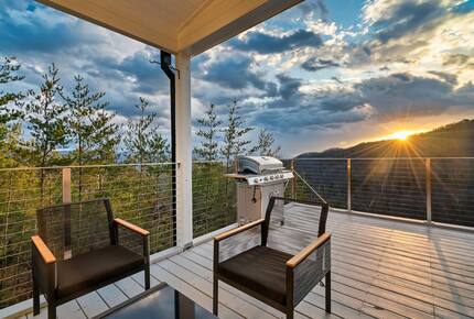 Modern Sevierville Escape | Mountain Views & Multi-Level Living - Sevierville, Tennessee