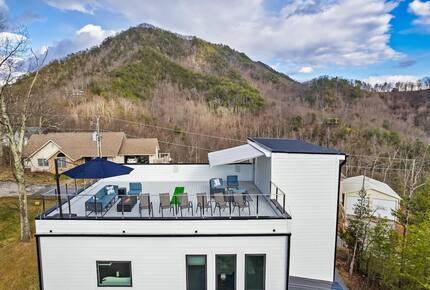 Modern Sevierville Escape | Mountain Views & Multi-Level Living - Sevierville, Tennessee