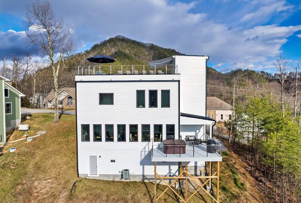 Modern Sevierville Escape | Mountain Views & Multi-Level Living - Sevierville, Tennessee