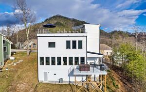 Modern Sevierville Escape | Mountain Views & Multi-Level Living - Sevierville, Tennessee