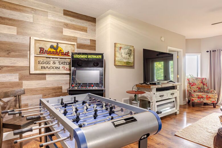 Spacious North Carolina Escape with Hot Tub & Fire Pit - Franklin, North Carolina