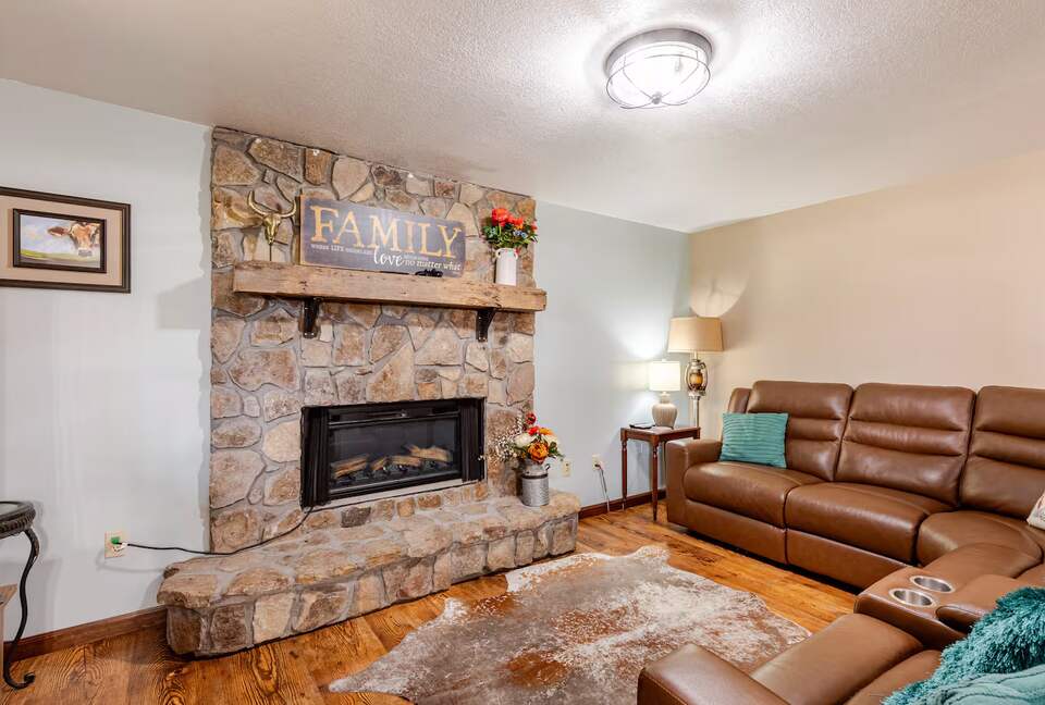 Spacious North Carolina Escape with Hot Tub & Fire Pit - Franklin, North Carolina