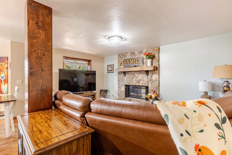 Spacious North Carolina Escape with Hot Tub & Fire Pit - Franklin, North Carolina