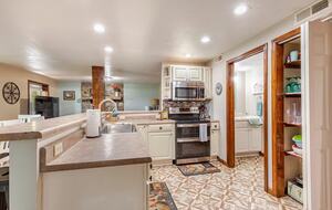 Spacious North Carolina Escape with Hot Tub & Fire Pit - Franklin, North Carolina