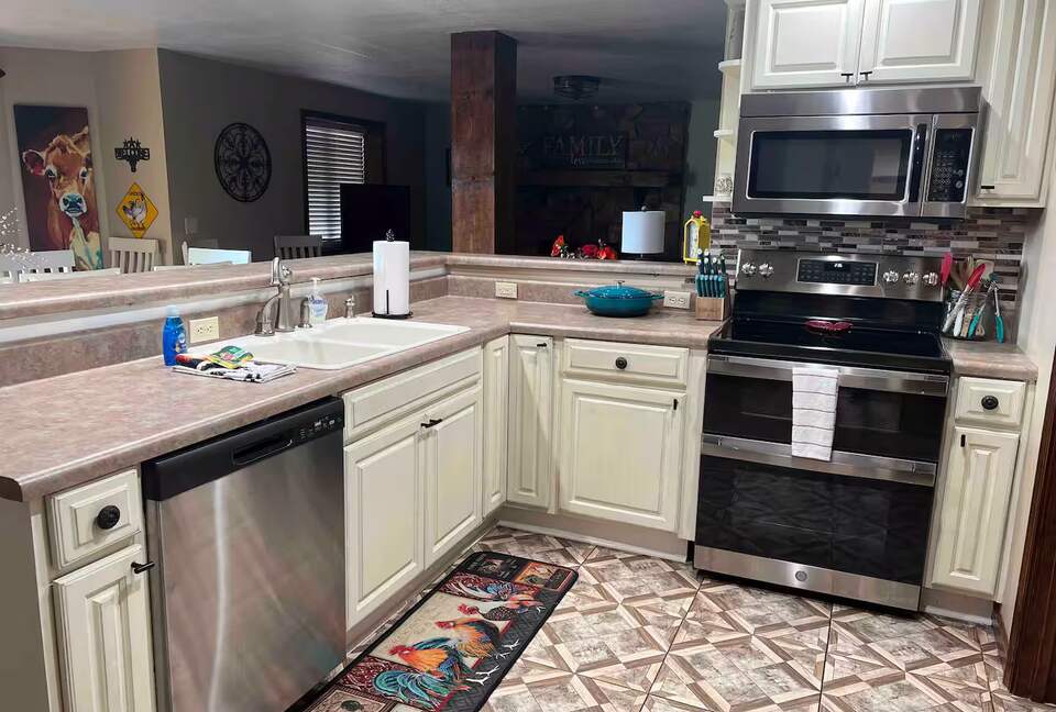 Spacious North Carolina Escape with Hot Tub & Fire Pit - Franklin, North Carolina