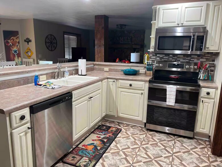 Spacious North Carolina Escape with Hot Tub & Fire Pit - Franklin, North Carolina