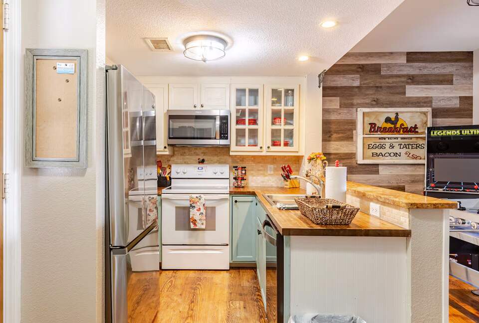 Spacious North Carolina Escape with Hot Tub & Fire Pit - Franklin, North Carolina