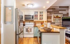 Spacious North Carolina Escape with Hot Tub & Fire Pit - Franklin, North Carolina