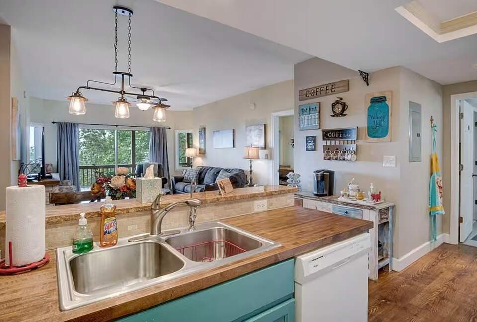 Spacious North Carolina Escape with Hot Tub & Fire Pit - Franklin, North Carolina