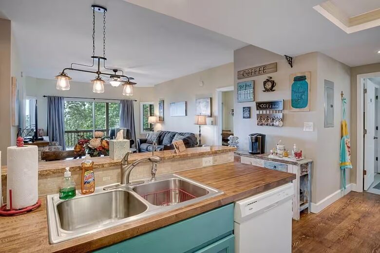 Spacious North Carolina Escape with Hot Tub & Fire Pit - Franklin, North Carolina