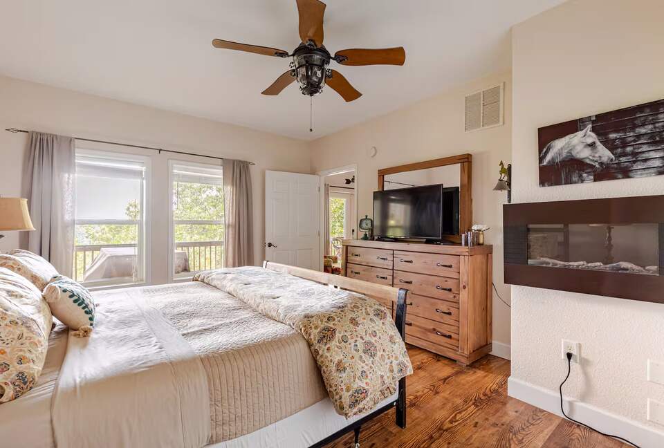 Spacious North Carolina Escape with Hot Tub & Fire Pit - Franklin, North Carolina