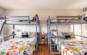 Spacious North Carolina Escape with Hot Tub & Fire Pit - Franklin, North Carolina