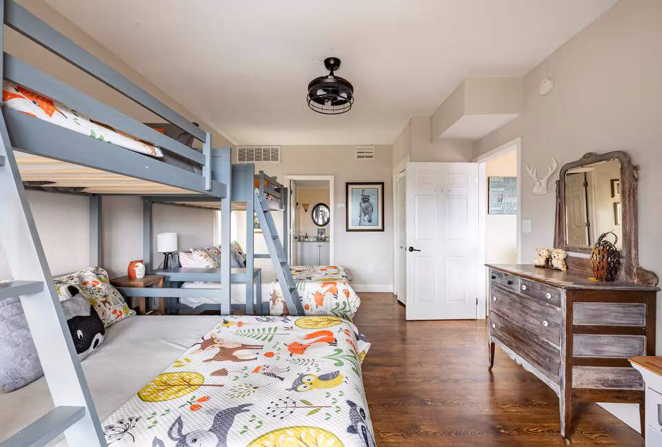 Spacious North Carolina Escape with Hot Tub & Fire Pit - Franklin, North Carolina