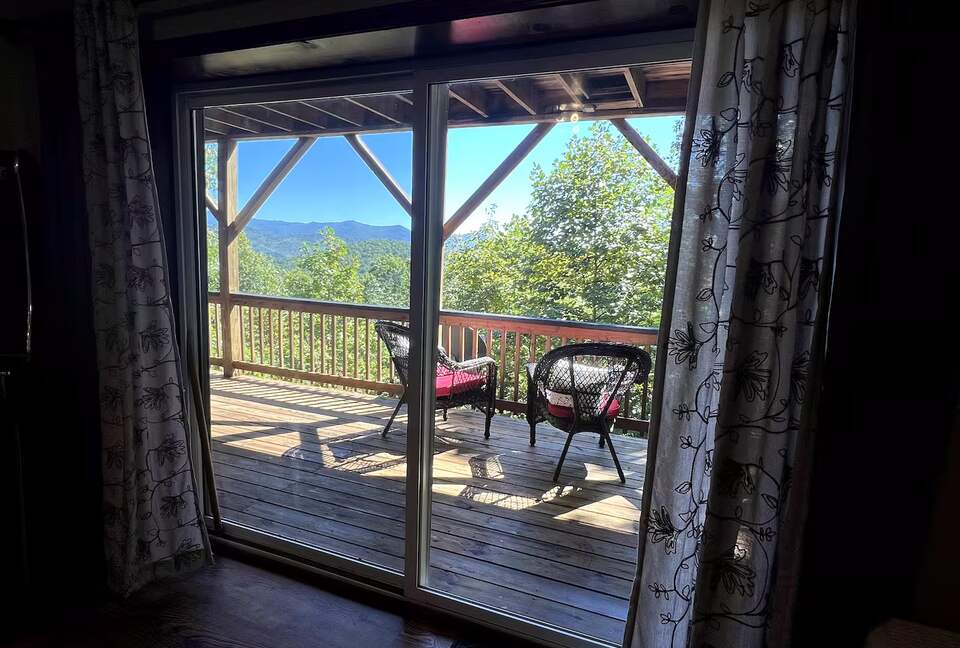 Spacious North Carolina Escape with Hot Tub & Fire Pit - Franklin, North Carolina