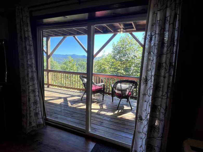 Spacious North Carolina Escape with Hot Tub & Fire Pit - Franklin, North Carolina