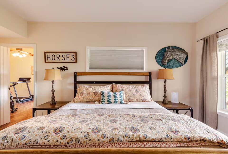 Spacious North Carolina Escape with Hot Tub & Fire Pit - Franklin, North Carolina