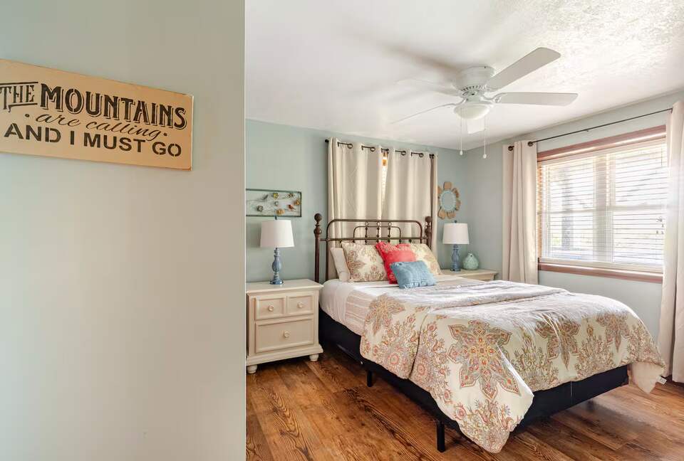 Spacious North Carolina Escape with Hot Tub & Fire Pit - Franklin, North Carolina