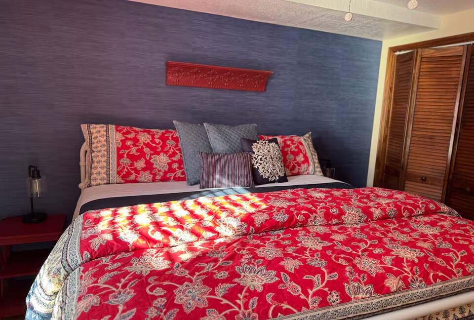 Spacious North Carolina Escape with Hot Tub & Fire Pit - Franklin, North Carolina