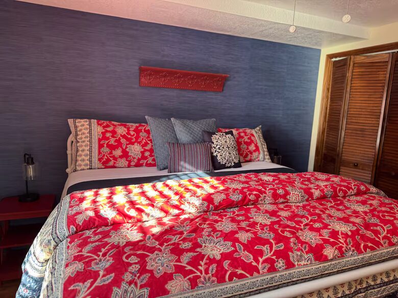 Spacious North Carolina Escape with Hot Tub & Fire Pit - Franklin, North Carolina