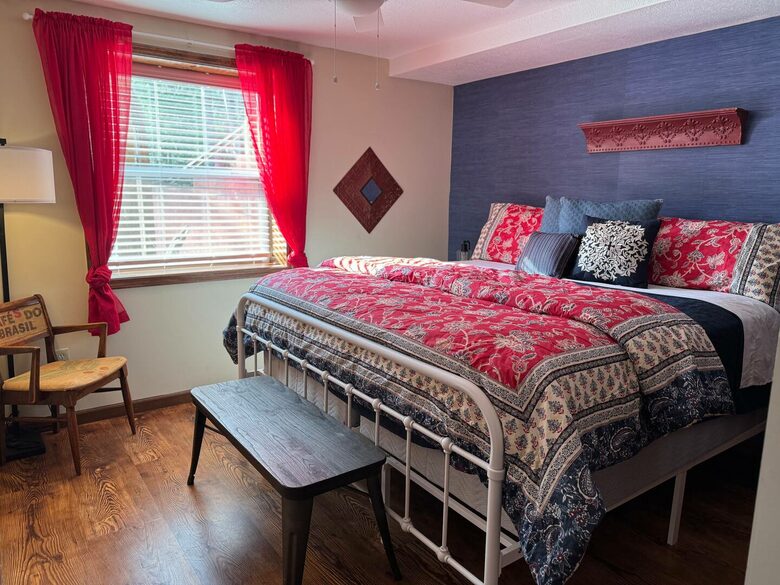 Spacious North Carolina Escape with Hot Tub & Fire Pit - Franklin, North Carolina