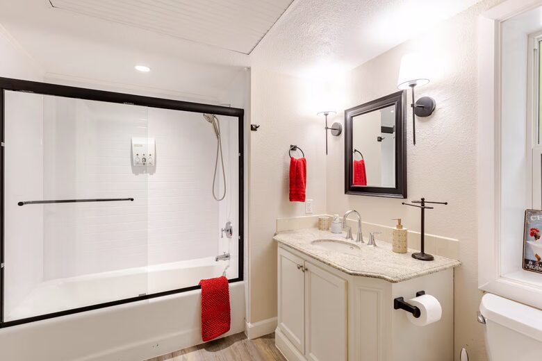 Spacious North Carolina Escape with Hot Tub & Fire Pit - Franklin, North Carolina