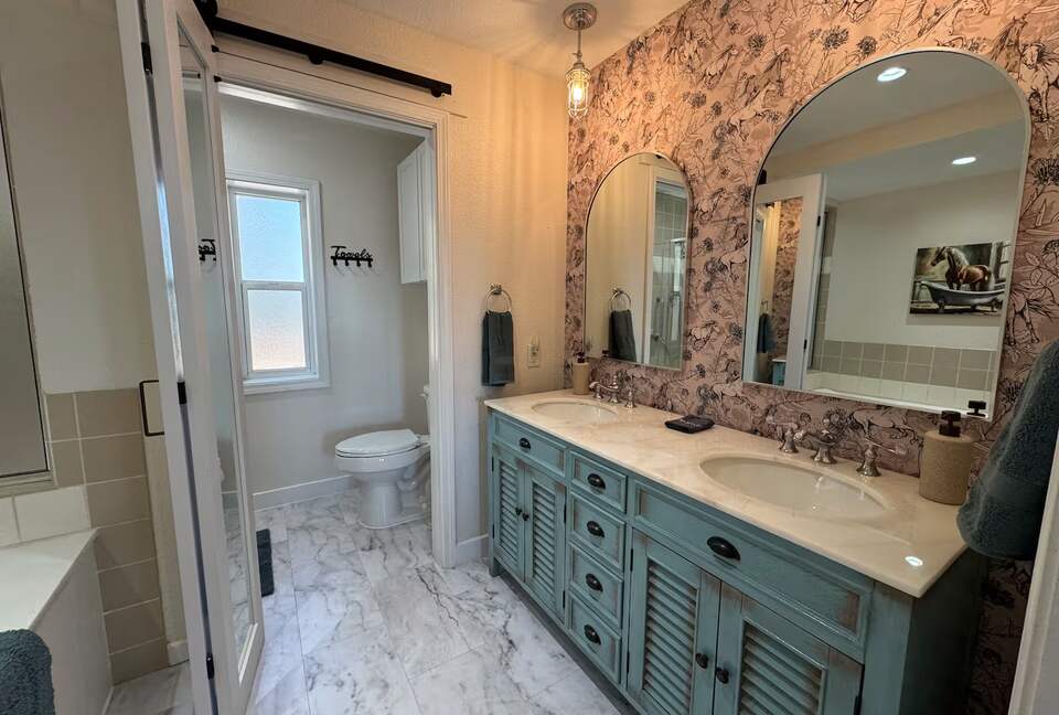 Spacious North Carolina Escape with Hot Tub & Fire Pit - Franklin, North Carolina