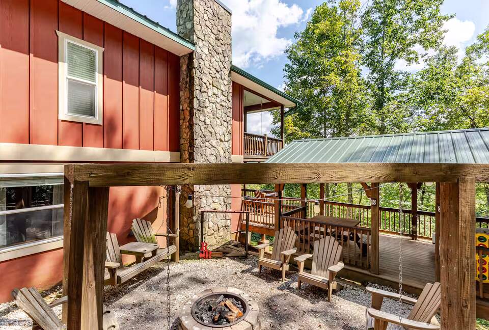 Spacious North Carolina Escape with Hot Tub & Fire Pit - Franklin, North Carolina