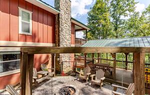 Spacious North Carolina Escape with Hot Tub & Fire Pit - Franklin, North Carolina