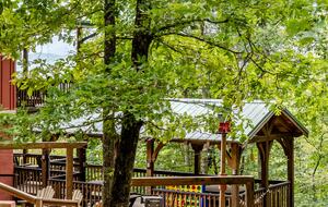 Spacious North Carolina Escape with Hot Tub & Fire Pit - Franklin, North Carolina