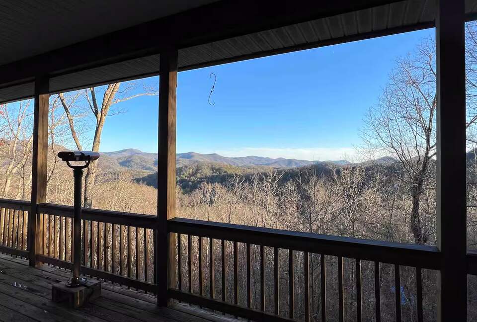 Spacious North Carolina Escape with Hot Tub & Fire Pit - Franklin, North Carolina