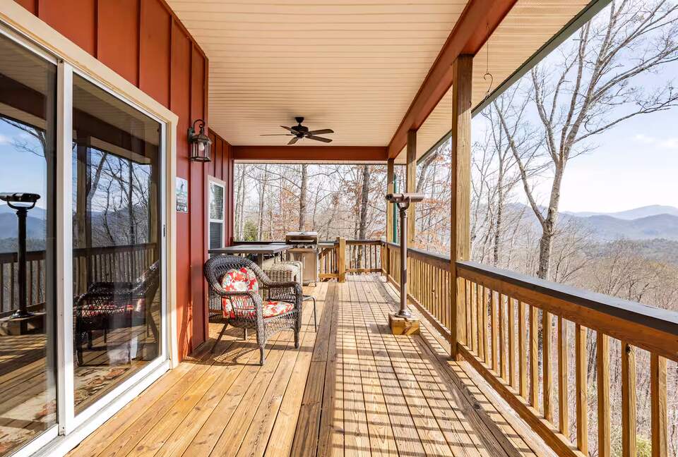 Spacious North Carolina Escape with Hot Tub & Fire Pit - Franklin, North Carolina
