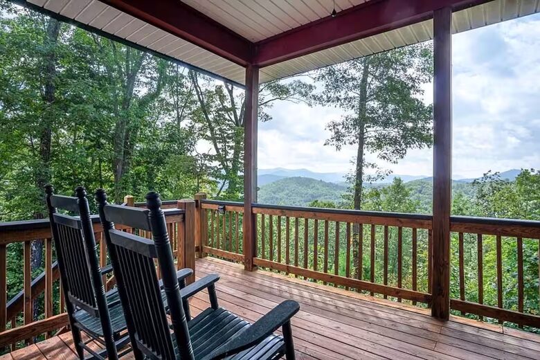 Spacious North Carolina Escape with Hot Tub & Fire Pit - Franklin, North Carolina