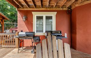 Spacious North Carolina Escape with Hot Tub & Fire Pit - Franklin, North Carolina