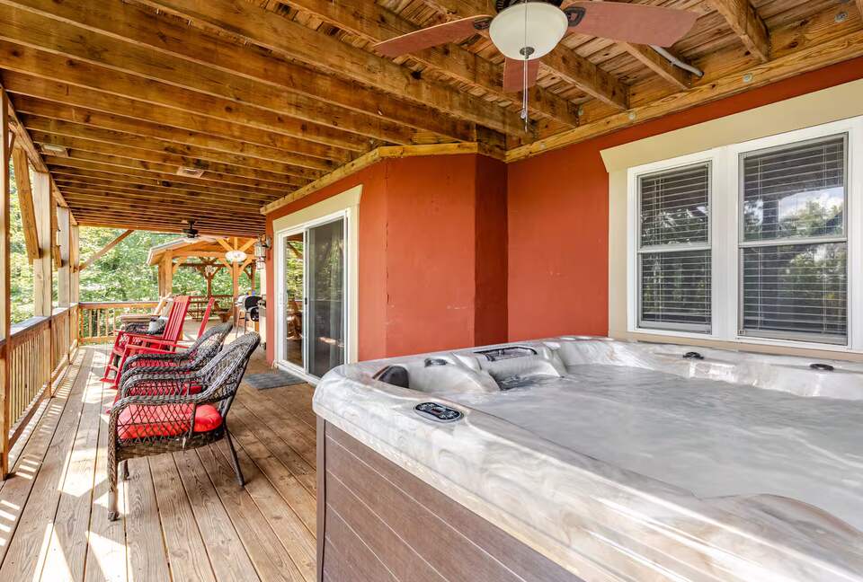 Spacious North Carolina Escape with Hot Tub & Fire Pit - Franklin, North Carolina