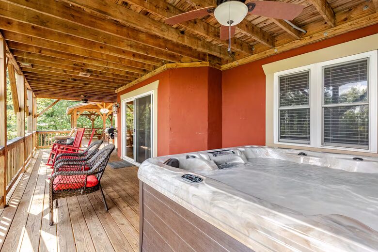 Spacious North Carolina Escape with Hot Tub & Fire Pit - Franklin, North Carolina