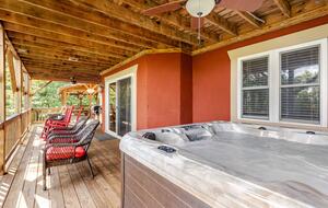 Spacious North Carolina Escape with Hot Tub & Fire Pit - Franklin, North Carolina