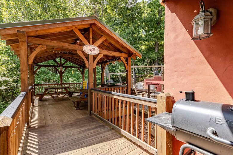 Spacious North Carolina Escape with Hot Tub & Fire Pit - Franklin, North Carolina