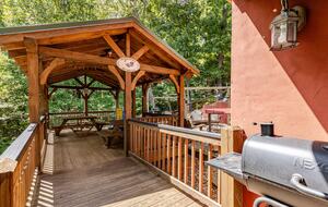 Spacious North Carolina Escape with Hot Tub & Fire Pit - Franklin, North Carolina