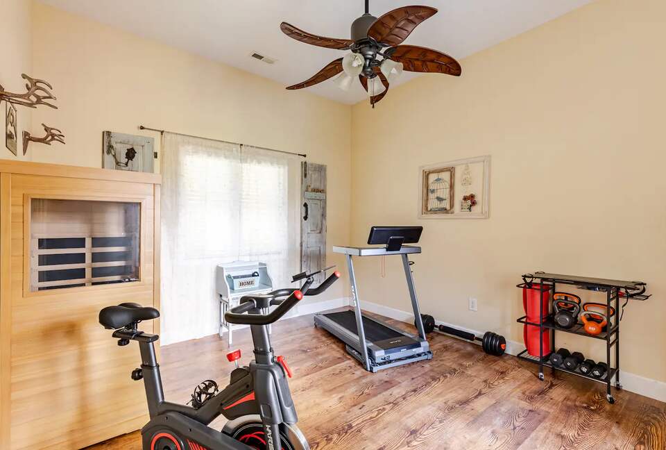 Spacious North Carolina Escape with Hot Tub & Fire Pit - Franklin, North Carolina