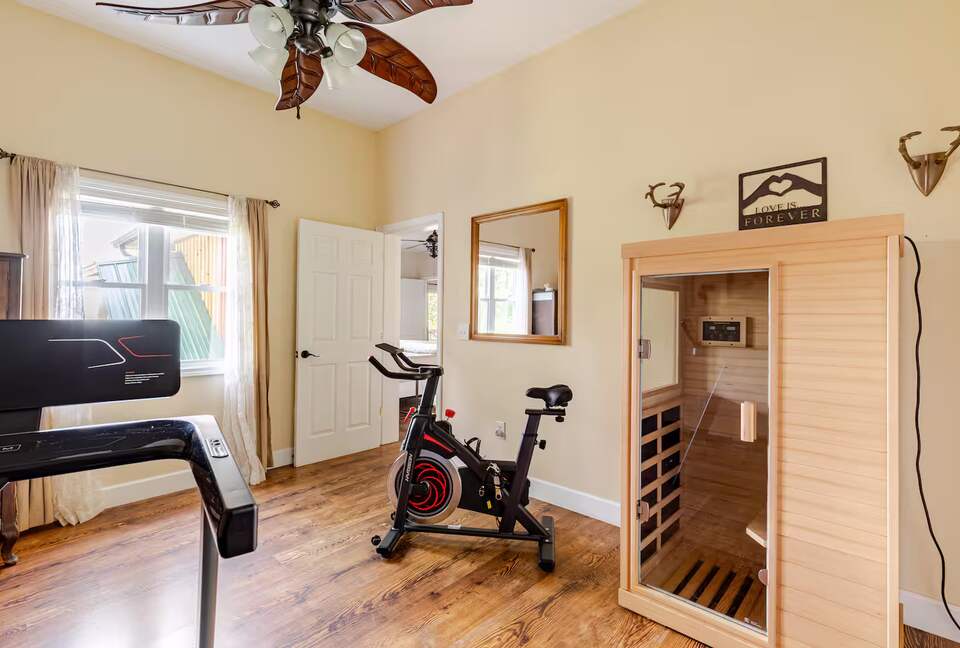 Spacious North Carolina Escape with Hot Tub & Fire Pit - Franklin, North Carolina