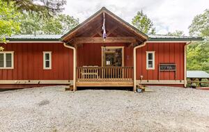 Spacious North Carolina Escape with Hot Tub & Fire Pit - Franklin, North Carolina